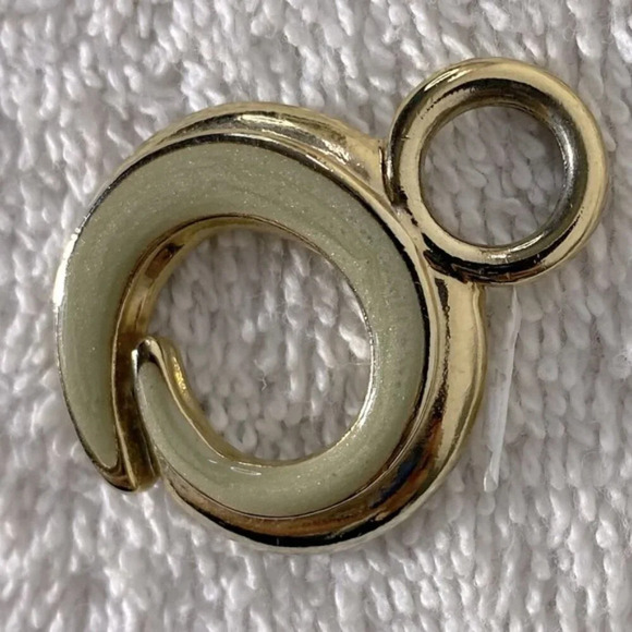 Vintage Gold Tone Metal With Green Inlay Necklace Pendant - Picture 5 of 8